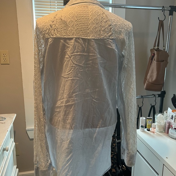 Holding horses long sleeve - Picture 3 of 3